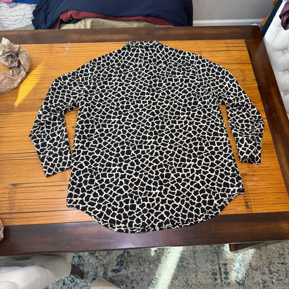 DKNY Donna Karan New York Animal Print‎ Silk Button Down Shirt Long Sleeve M - Picture 10 of 10